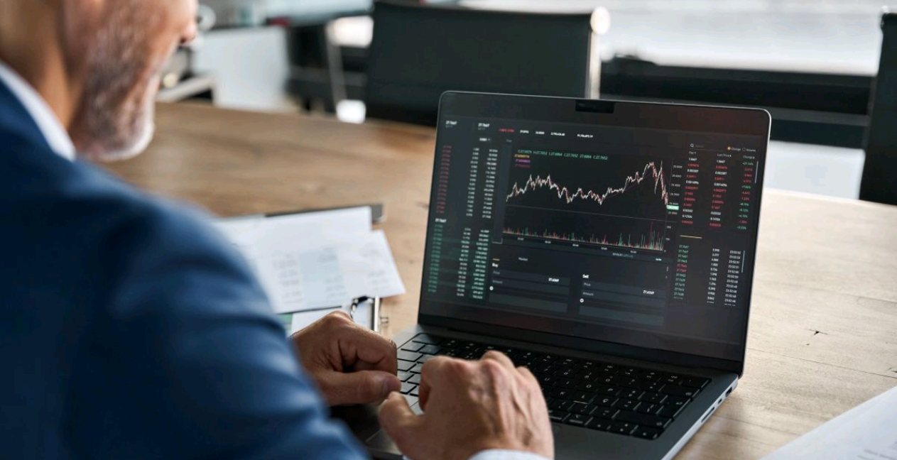 Инфлацията срещу инвестициите: Защо българските инвеститори се обръщат към световните пазари