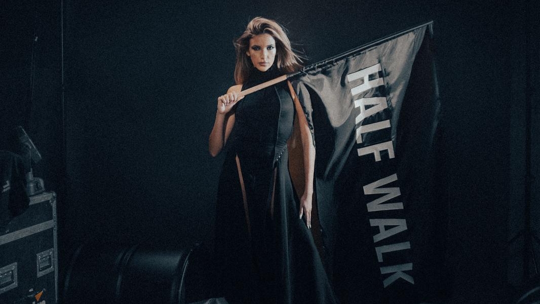 Всичко е изкуство – от входа до изхода: Едно потапяне в света на HALF WALK 